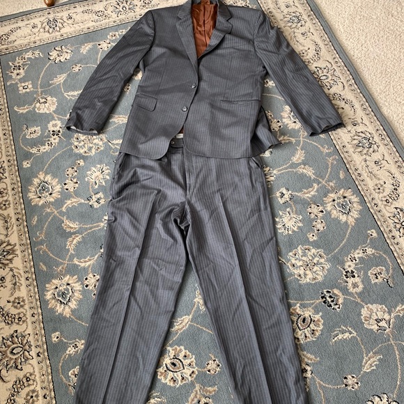 Men’s grey pinstripe suit - Picture 2 of 2